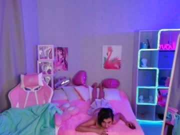 girl
        lilylluu cam image #4819763