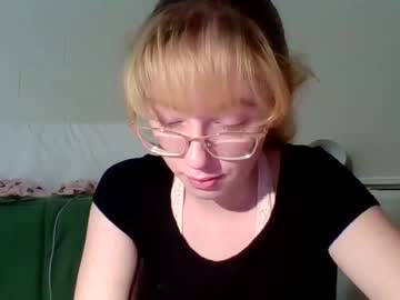 girl
        blonde_katie cam image #2972589
