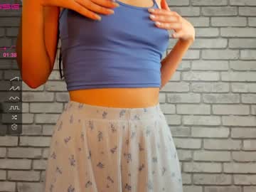 girl
        carolynjacquelins cam image #255659