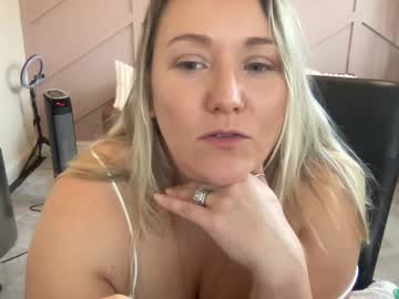 girl
        nashville_bunny cam image #5552202