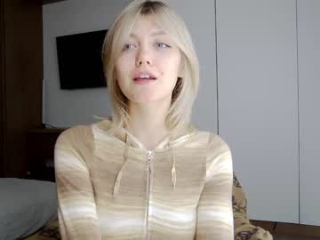 girl
        sweet_tinker_bell cam image #2398259