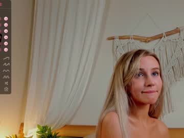 girl
        coy_tessa_ cam image #2458571