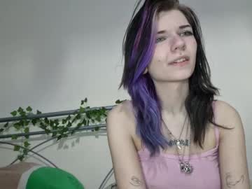 girl
        lizzyylovesick cam image #4340298