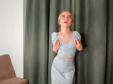girl
        edwinacornett cam image #4041380