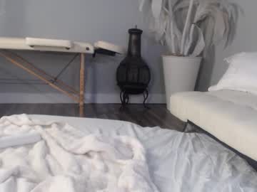 couple
        jinxy_moans cam image #6176388