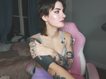 girl
        aynmarie cam image #1851642