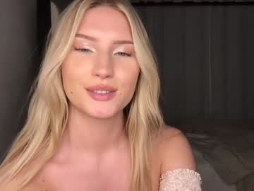 girl
        thezabrina cam image #1795315