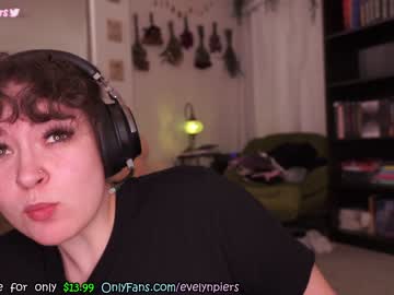 girl
        evelynpiers cam image #1313621