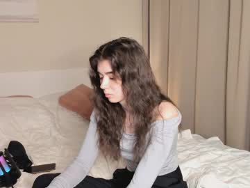 girl
        katiebarfield cam image #6864095