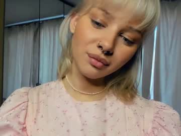 girl
        melissacarterr cam image #481716