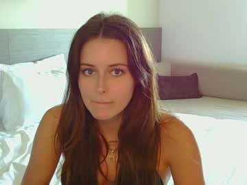 girl
        brielloo cam image #6220431