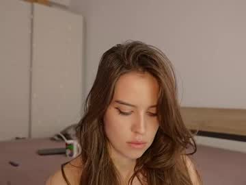 girl
        fazeyj cam image #6645180