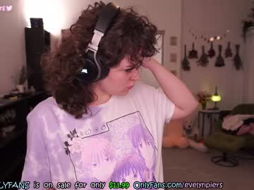 girl
        evelynpiers cam image #1479049