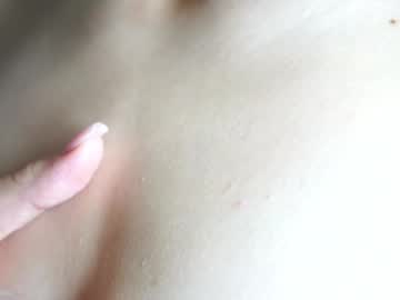 girl
        sunnivaellender cam image #6705294