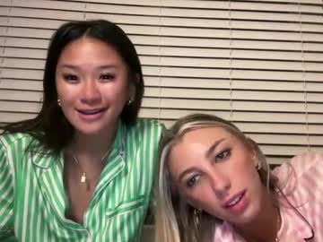 girl
        leftsharkcait cam image #6198346
