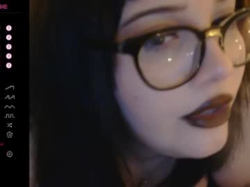girl
        lottiepoppie cam image #3490493