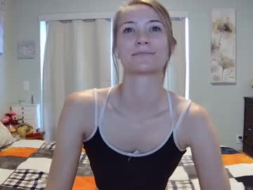 girl
        katynowhere cam image #5088552