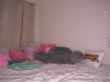 girl
        sweetkarmababy cam image #3129796