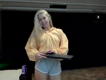 girl
        meggieshy cam image #473383