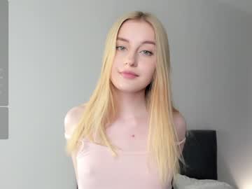 girl
        maidabuoy cam image #3952439