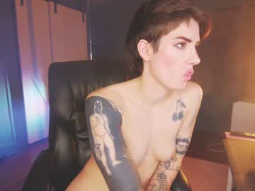 girl
        aynmarie cam image #2455437
