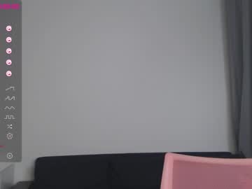 girl
        milaxaysy01 cam image #1604617