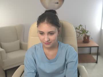 girl
        sunn_beamm cam image #6284656