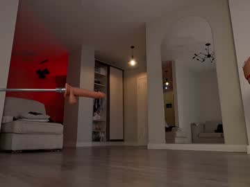 girl
        doseofhappiness cam image #6693191
