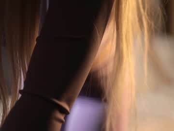 girl
        owlluree cam image #2850375