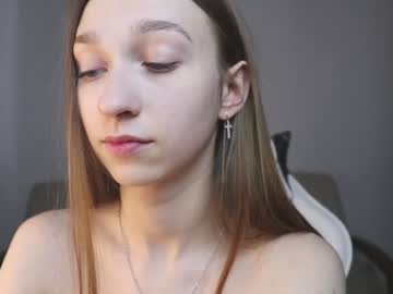 girl
        alisaa_01 cam image #4940344