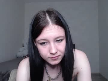 girl
        alexa_little cam image #1752476