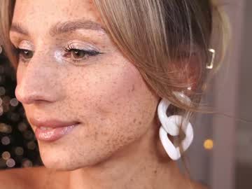 girl
        artease cam image #5787110