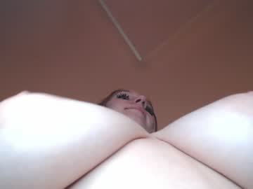 girl
        ellywilsons cam image #1010100