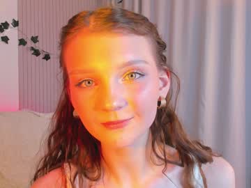 girl
        edithgalpin cam image #6083458