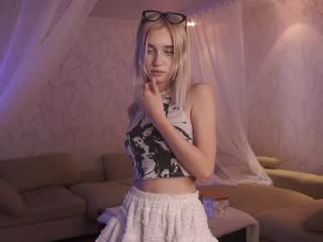 girl
        alodiedonnay cam image #5623003