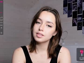 girl
        darling_kira cam image #91767