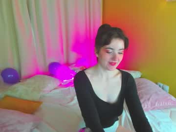 girl
        stella_belly cam image #5040994