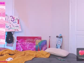 girl
        petitebrat cam image #744786