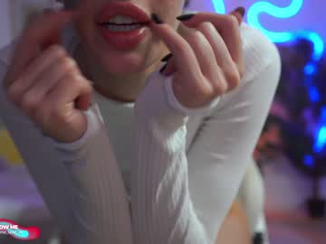 girl
        emma_land cam image #3519368