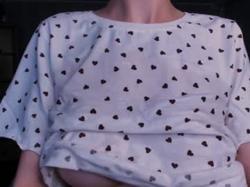 girl
        lauratanguy cam image #4887536