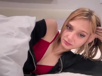 girl
        sierradelaney cam image #5357168