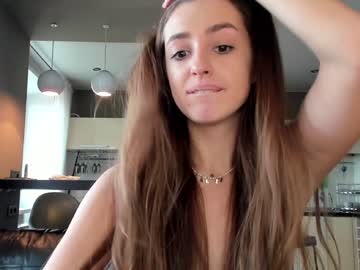 girl
        coy_amina_ cam image #28079
