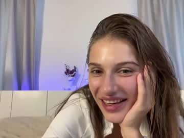 girl
        blair_fox cam image #6629514