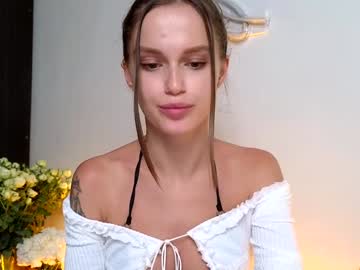 girl
        tootightwithbra cam image #5848727