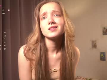 girl
        lyly_bambi cam image #5861323