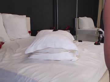 girl
        hefner_girl cam image #2169992