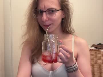 girl
        lillybambus cam image #4097476