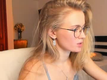 girl
        linellali cam image #205873