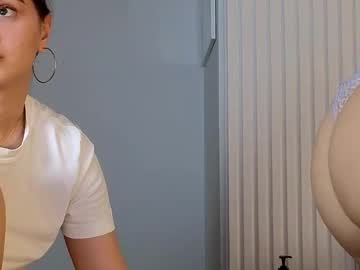 girl
        hailey_would cam image #4817322