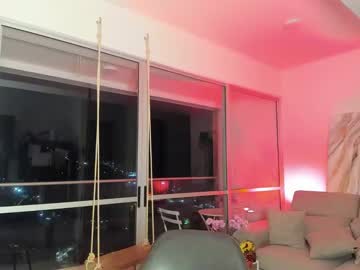girl
        hollyshit_ cam image #2075643